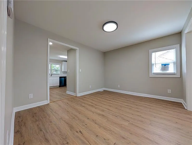3 bed, 2.0 bath, 1100 sqft, $1,650 — Photo 4