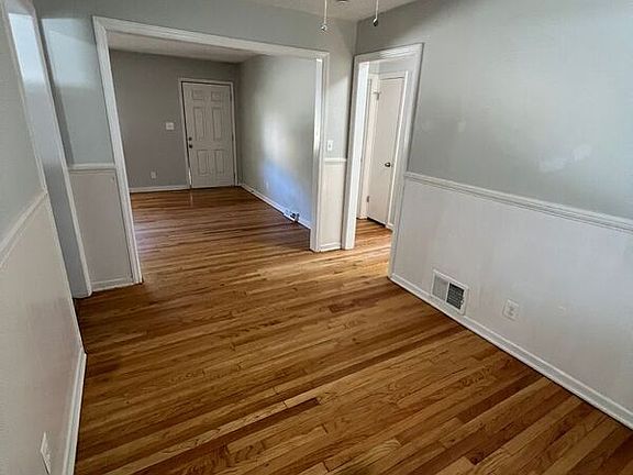 5th image of 6008 S Benton Ave