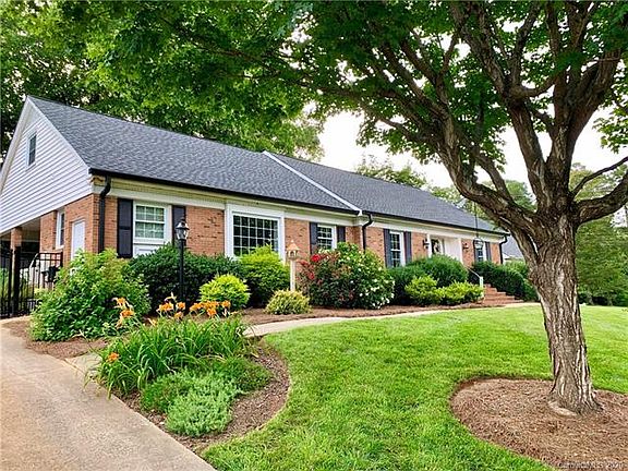 4th image of 831 McCall Ct