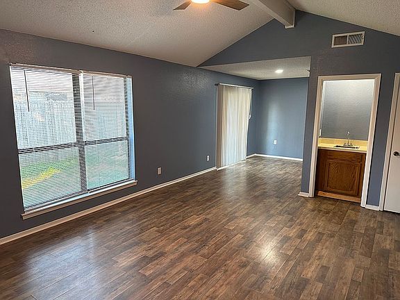 3rd image of 1006 Cottonwood Trl