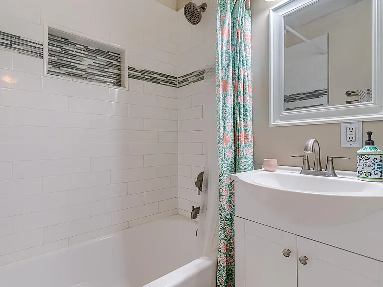 2626 E Hedrick Dr — Photo 13
