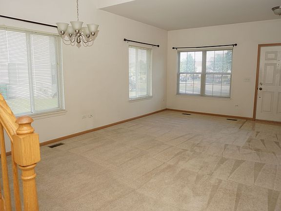 4th image of 407 Waubonsee Dr