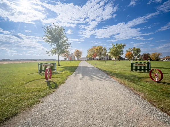 6744 W 9000 North Rd, Manteno, IL 60950