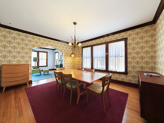 3rd image of 5029 W Wellington Ave