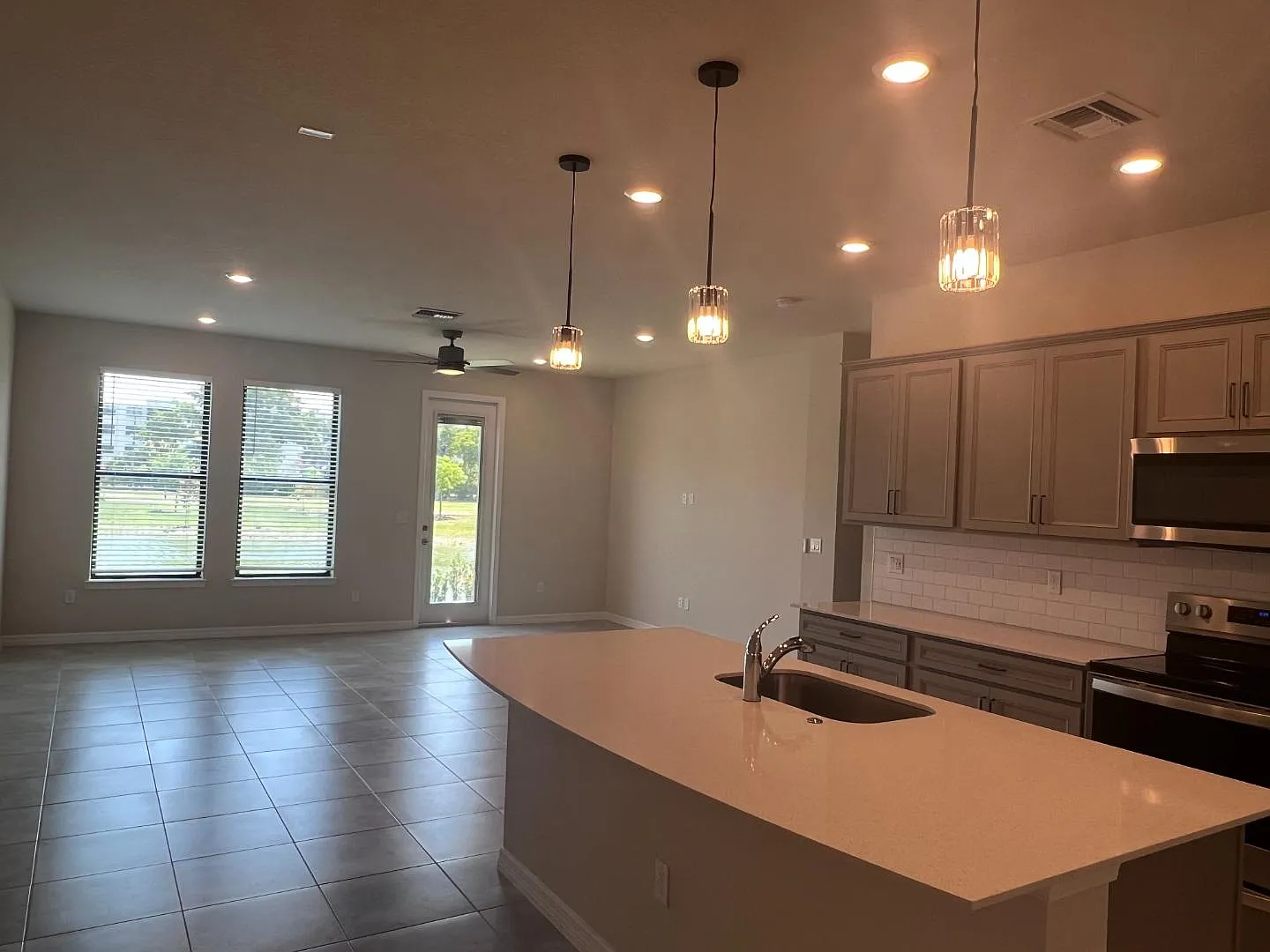 2280 Appleton Circle South - 2280-Seacrest — Photo 2