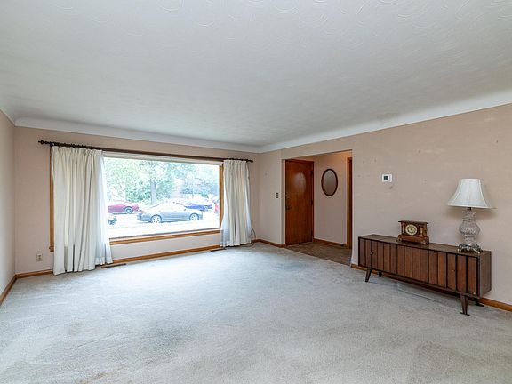 3rd image of 1015 Lafond Ave
