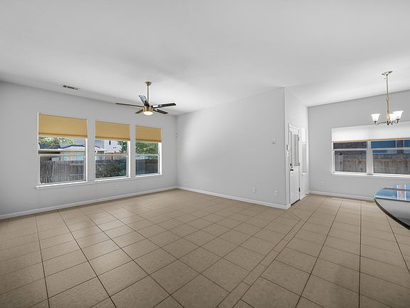 5th image of 718 Edwards Walk Dr