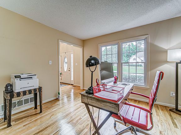 5th image of 245 Butterfield Ln