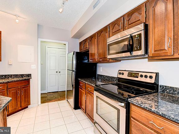 2nd image of 800 S Saint Asaph St APT 205