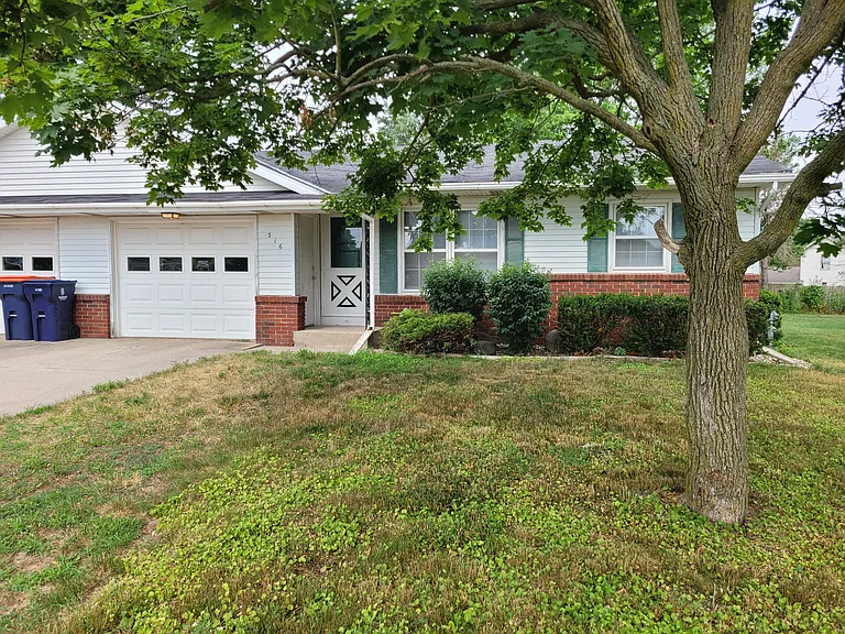 2 bed, 1.0 bath, $1,400 — Photo 4
