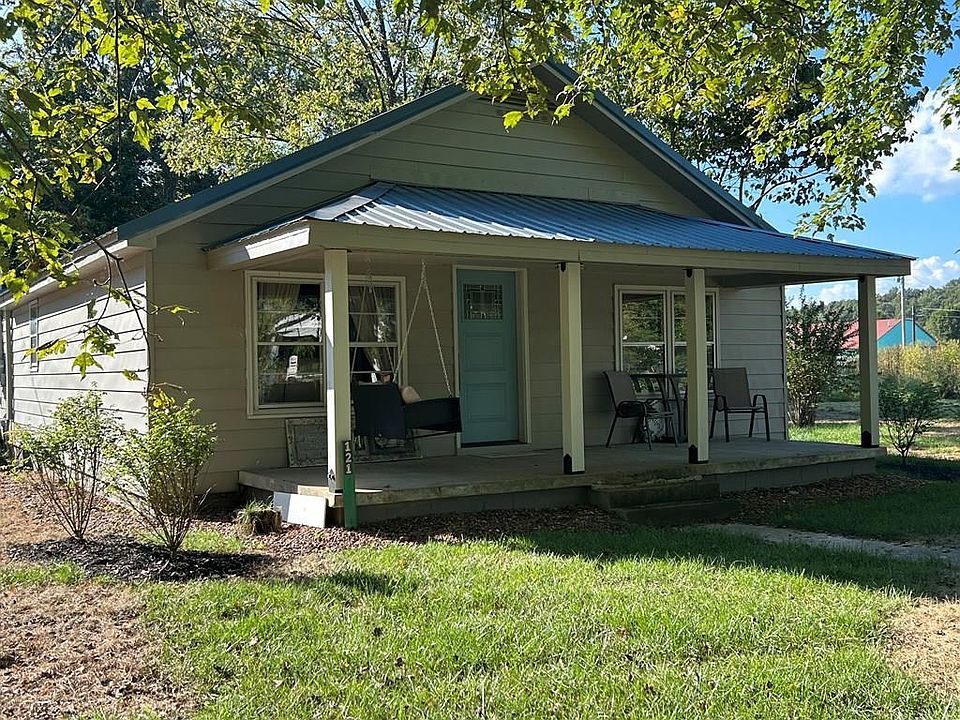 1st image of 121 2nd St