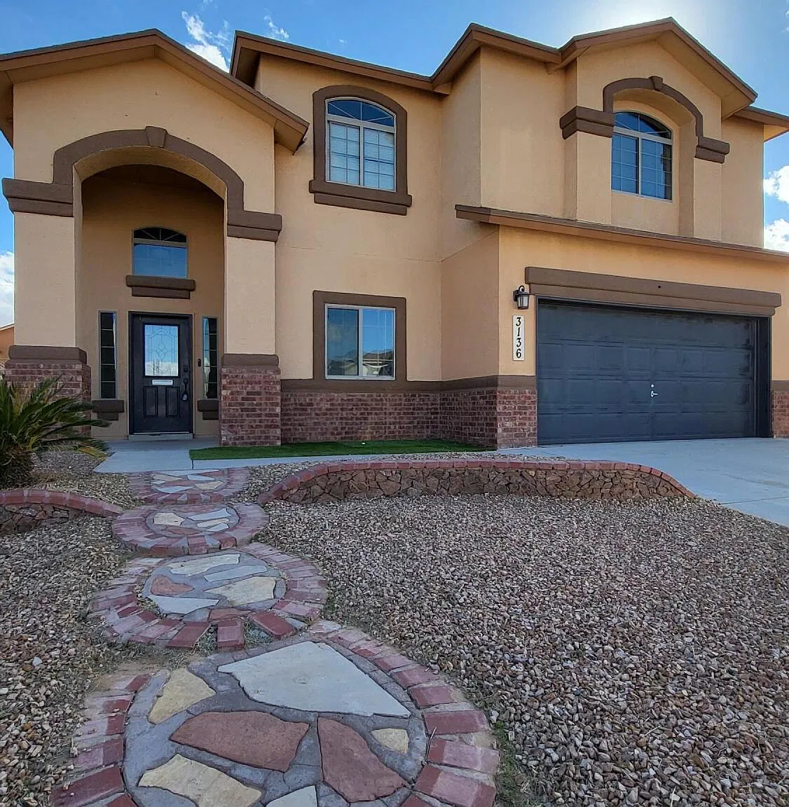 5 bed, 3.0 bath, 2716 sqft, $2,150 — Photo 2