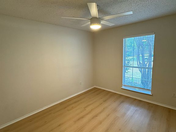 5th image of 503 Waterford St