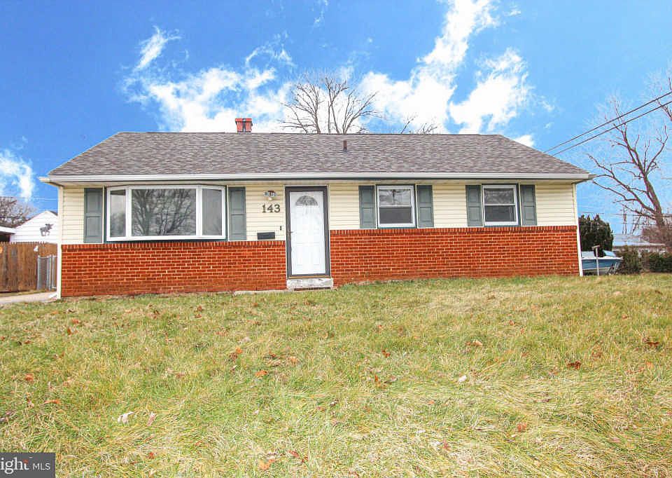2nd image of 143 Somers Ave