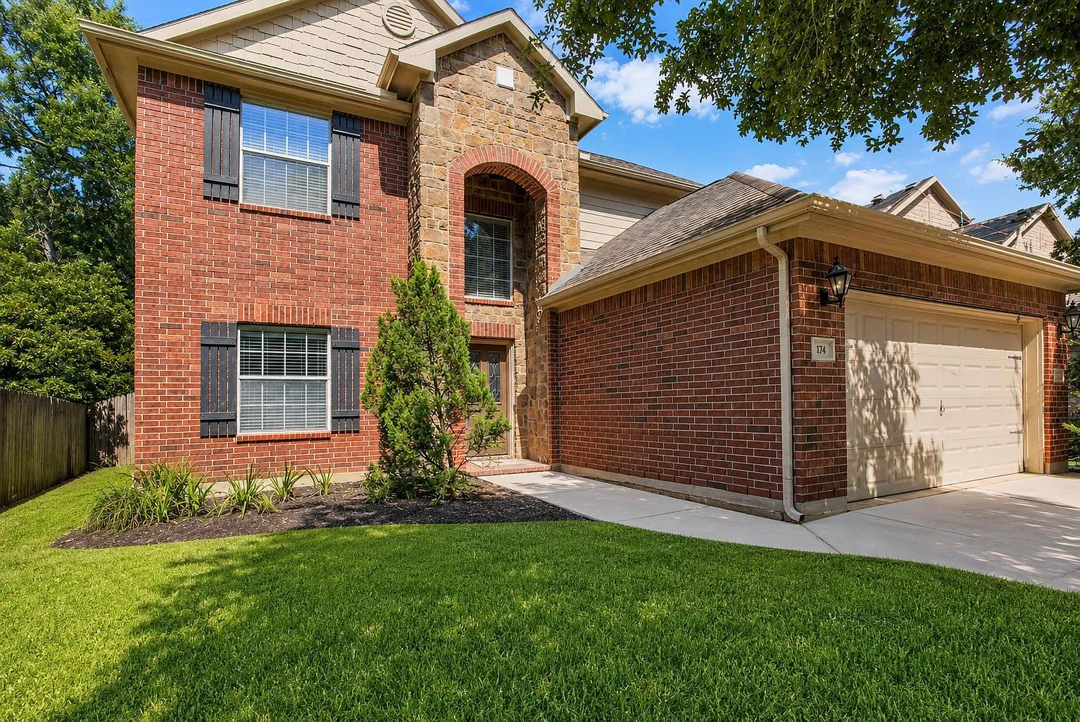4 bed, 2.5 bath, 2597 sqft, $2,750 — Photo 2
