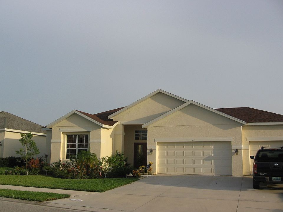 Popular Newcastle Floor Plan with 3 car garage