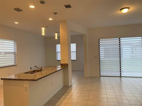 4th image of 5525 Aquila Ave #5525