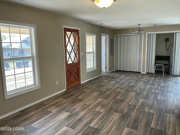 4th image of 332 S Ball St