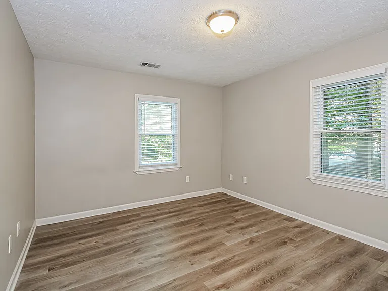 650 Kurtz Rd — Photo 14