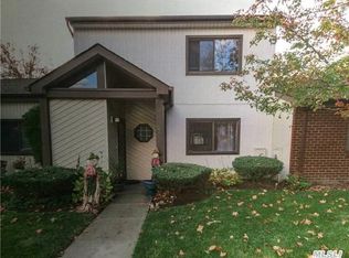 2 Woodmont Ct, Holtsville, NY 11742