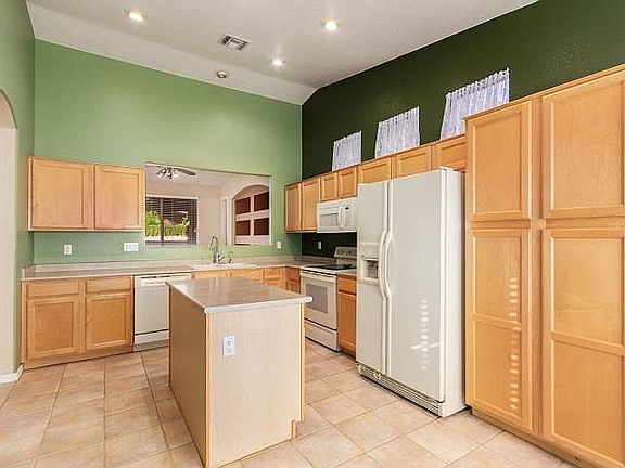 5th image of 4668 E Peartree Ln