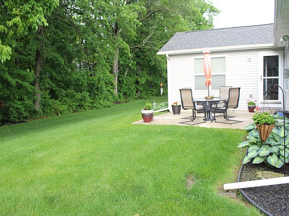 2nd image of 2101 Fountain Cir