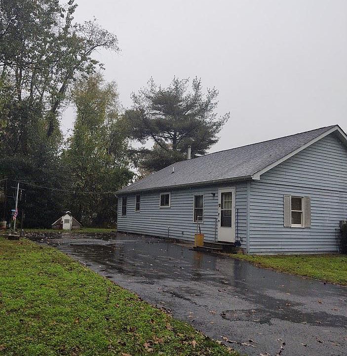 2nd image of 218 Burns Crossing Rd