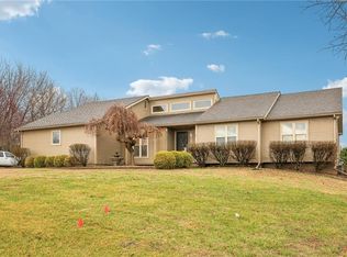 8945 W 167th St, Overland Park, KS 66085