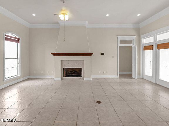 4th image of 207 Copperfield Way