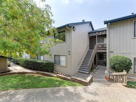 2nd image of 686 Dorothy Way