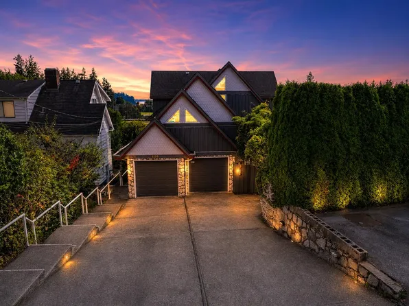 1128 Esplanade Ave, West Vancouver, BC V7T 2Y6