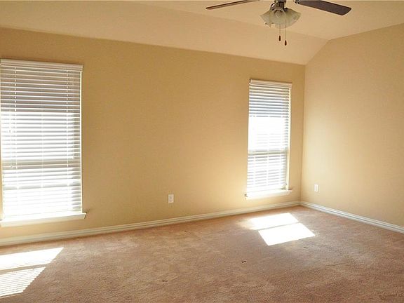 5th image of 2816 Castle Creek Dr