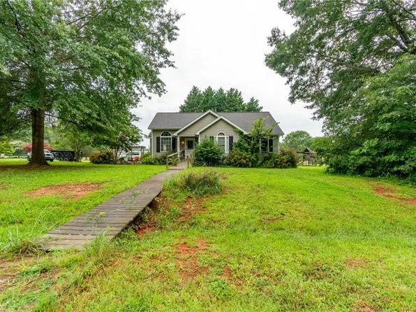 4447 Fairland Ct, Burlington, NC 27215