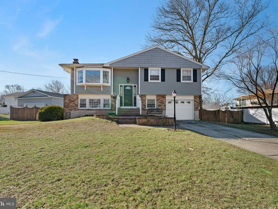 203 Cambridge Dr, Cinnaminson, NJ 08077