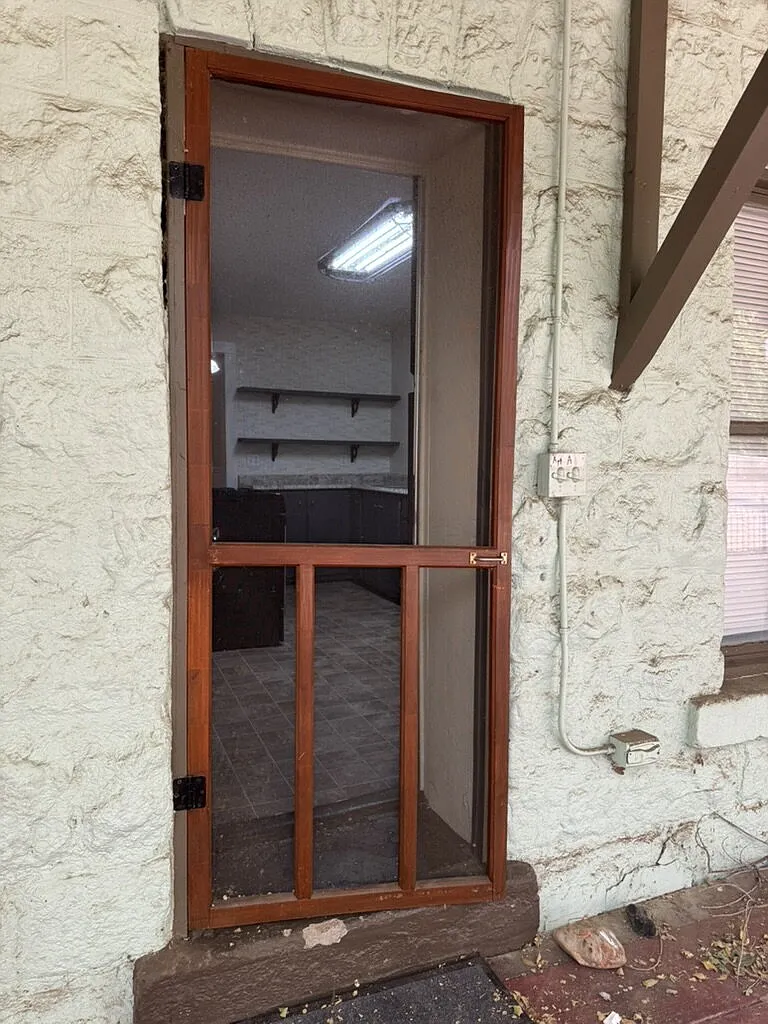 1 bed, 1.0 bath, $995 — Photo 2