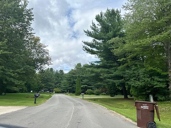 5th image of 1972 N Greenmeadow Ct