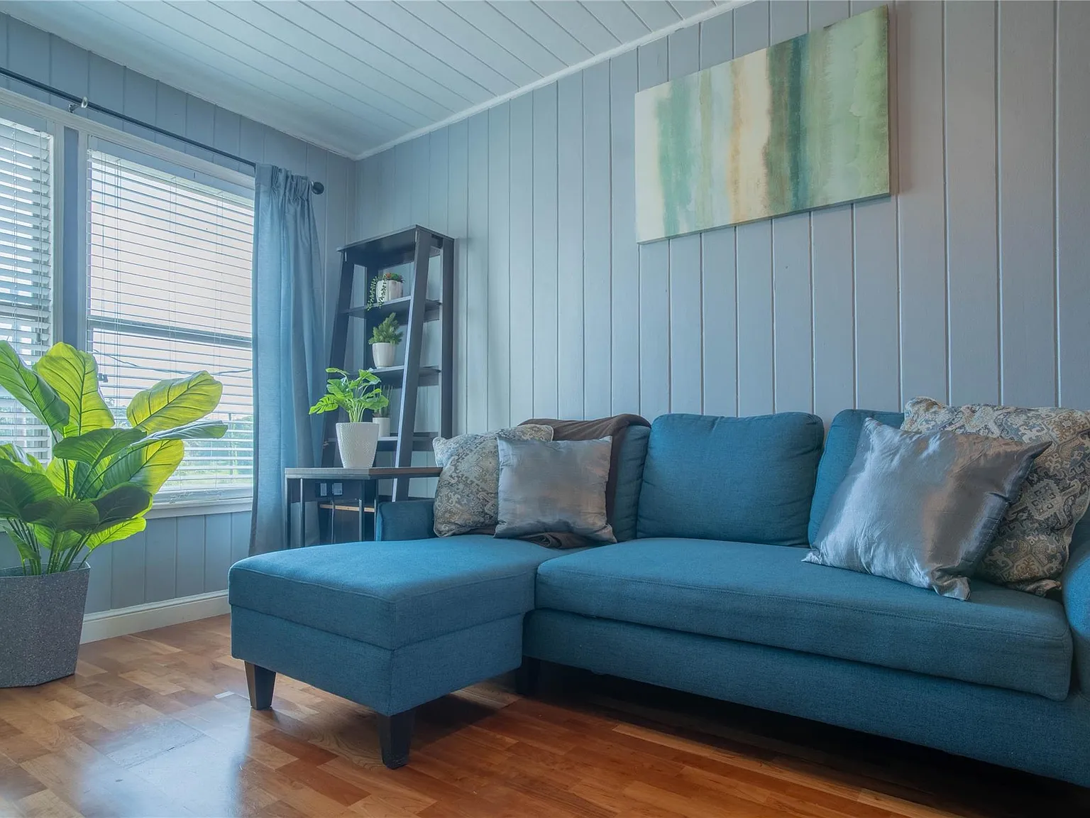 2 bed, 1.0 bath, 2992 sqft, $1,250 — Photo 4