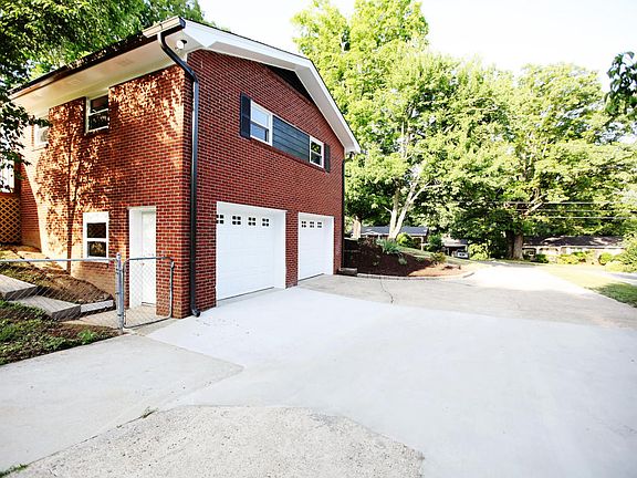 3rd image of 1710 Woodhaven Dr
