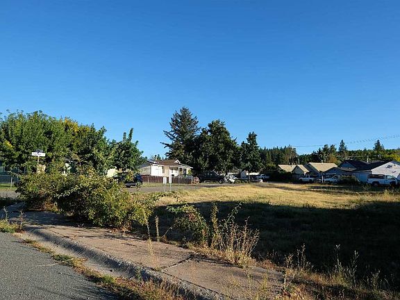 5th image of 611 Cedar Ave