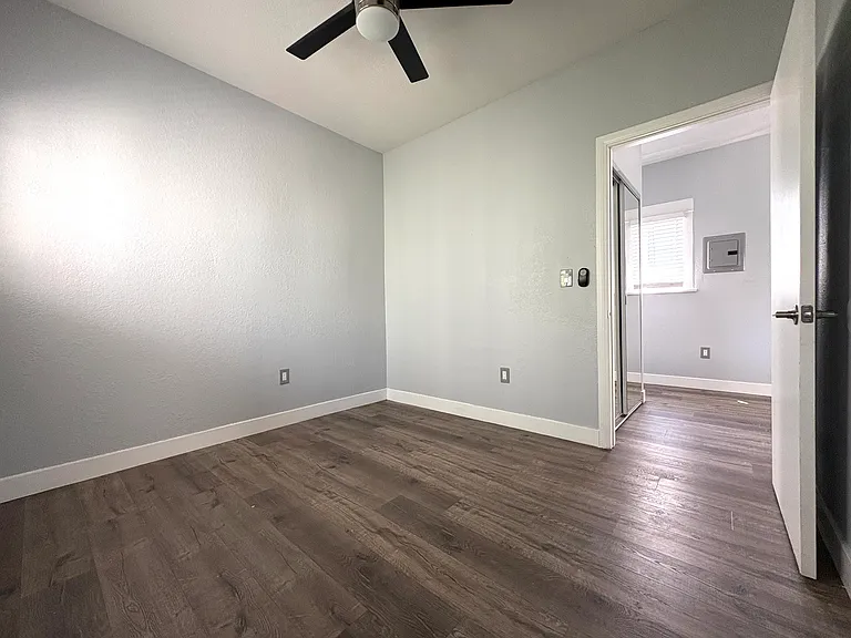 729 Lime Ave #6 — Photo 9