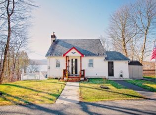 6 Lakeview Ter, Byram Township, NJ 07874