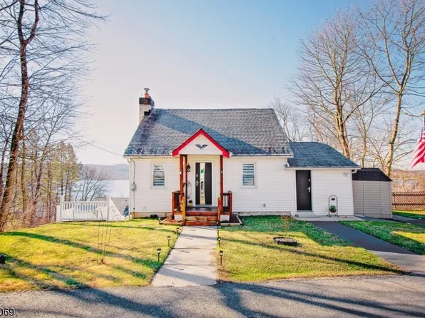 6 Lakeview Ter, Byram Township, NJ 07874