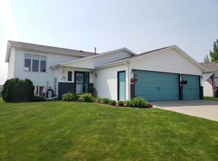 2520 Berkshire Dr, Bismarck, ND 58503