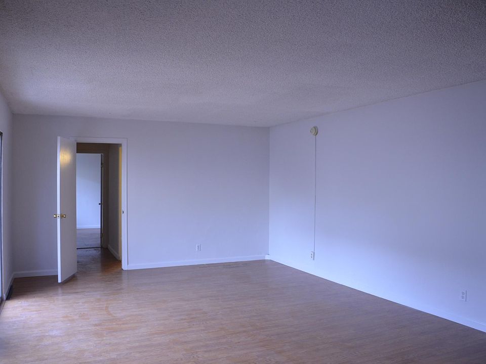 1st image of 826 S Gramercy Pl APT 3