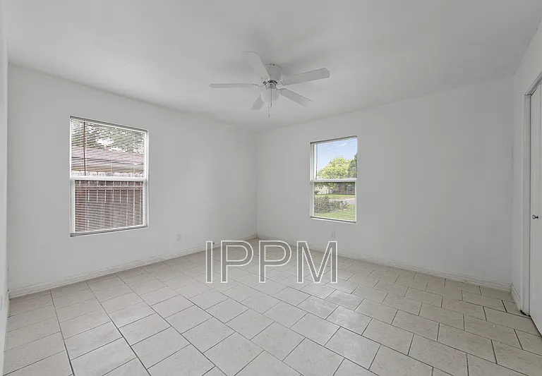 717 E Jim Hogg Ave — Photo 12
