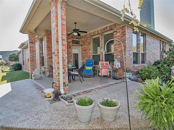 4th image of 744 Pelican Hills Dr