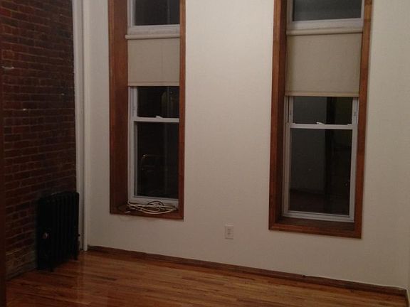 3rd image of 596 Willoughby Ave #1
