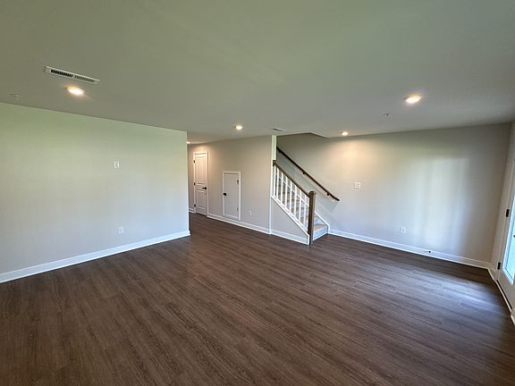 4th image of 6 Foxwood Dr