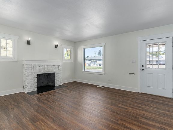 4th image of 1307 W Chelan Ave