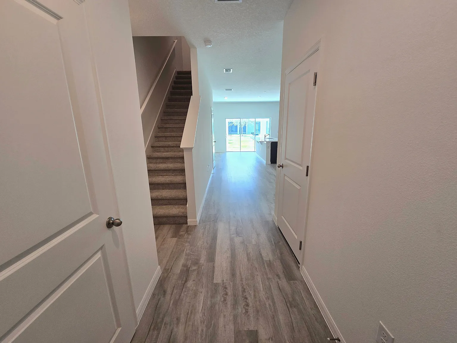 3 bed, 1722 sqft, $1,995 — Photo 2